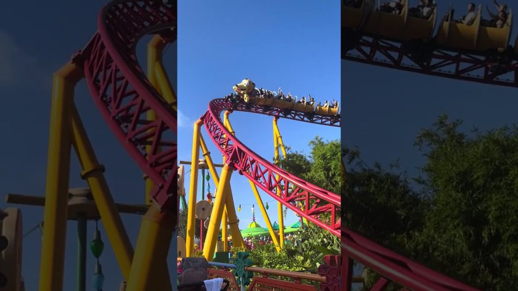 Slinky Dog 🐶 #dog #rollercoaster #disney