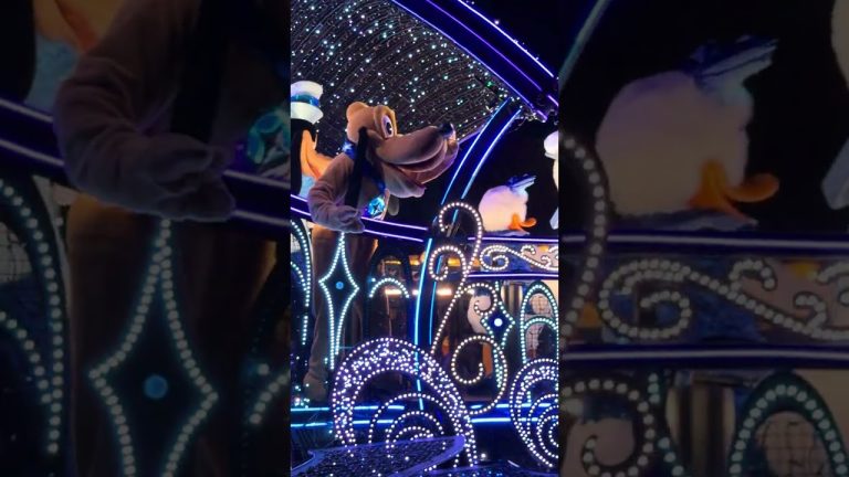 Disney's NEW Starlight Parade: Goofy and Pluto​!