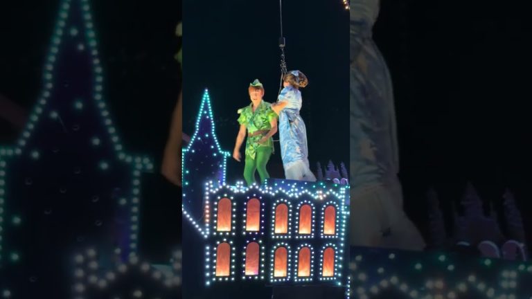 Disney’s NEW Starlight Parade: Peter Pan & Wendy​!